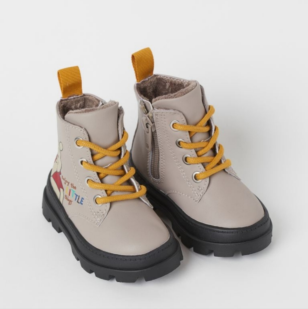 Brand new with tags H&M size 2.5-3.5 children's boots with zipper on the side.